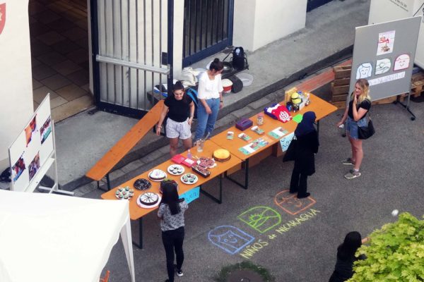 Der Niños de Nicaragua-Stand beim Altbaufest des Holbein-Gymnasiums